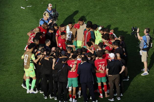 FIFA World Cup, WM, Weltmeisterschaft, Fussball 2026 quarterfinals - France vs Morocco Achraf Hakimi of Morocco (C) speaks to the Morocco huddle after losing the FIFA World Cup 2026 quarterfinals match France against Morocco, in Boston, USA, 09 July 2026. BOSTON United States  Copyright: xGREGxM.xCOOPERx