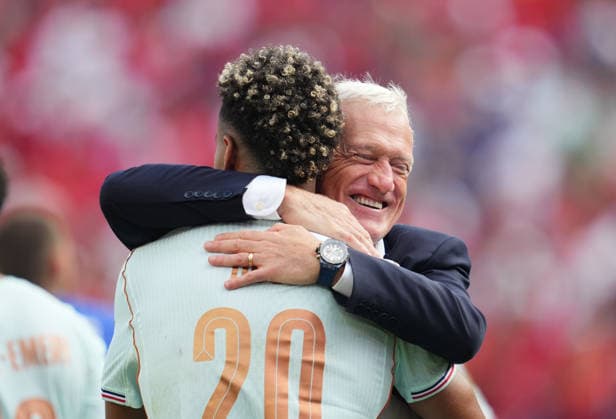 Desire Doue (France) and Didier Deschamps (France) celebrate during France and Morocco, Quarter final FIFA World Cup, WM, Weltmeisterschaft, Fussball 2026, Boston Stadium, Boston, USA on July 9, 2026. Thor Wegner DeFodi Images. (Photo by DeFodi Images) - *** Desire Doue (France) and Didier Deschamps (France) celebrate during the quarterfinal match between France and Morocco at the 2026 FIFA World Cup at Boston Stadium in Boston, USA, on July 9, 2026. Photo by DeFodi Images (Thor Wegner)