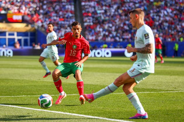 July 9, 2026, Foxborough, Massachusetts, USA: LUCAS DIGNE of France passes the ball during the 2026 FIFA World Cup, WM, Weltmeisterschaft, Fussball quarterfinal match at Boston Stadium in Massachusetts on July 9, 2026. FIFA World Cup 2026: QF: France V Morocco  - ZUMAm283 20260709_zsp_m283_052 Copyright: xBillyxMyersx