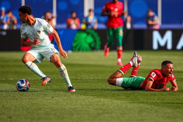 July 9, 2026, Foxborough, Massachusetts, USA: No foul was called after the challenge on NOUSSAIR MAZRAOUI of Morocco during the 2026 FIFA World Cup, WM, Weltmeisterschaft, Fussball quarterfinal match at Boston Stadium in Massachusetts on July 9, 2026. Foxborough USA - ZUMAm283 20260709_zsp_m283_064 Copyright: xBillyxMyersx