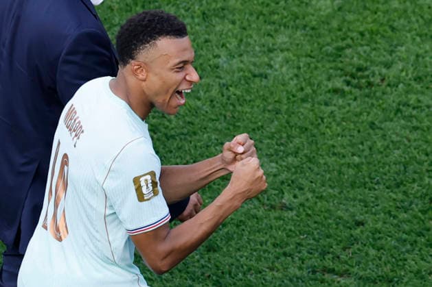 France forward Kylian Mbappé celebrates France s win over Morocco during a Quarter-final FIFA World Cup, WM, Weltmeisterschaft, Fussball match at Boston Stadium in Foxborough on Thursday, July 9, 2026.  BOS20260709331 CJxGUNTHER