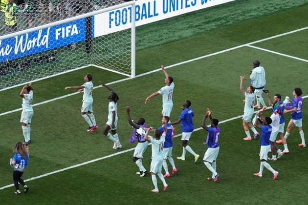 France celebrate after the full time whistle France v Morocco, 2026 FIFA World Cup, WM, Weltmeisterschaft, Fussball Quarter-final, Football, Boston Stadium, Foxborough, Massachusetts, USA - - 09 Jul 2026Foxborough Boston Stadium Massachusetts (MA) United States of America  Copyright: xIsmaelxAdnan Shutterstockx 16984924bv