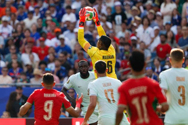 July 9, 2026; Foxborough, Massachusetts, USA; France goalkeeper Mike Maignan (16) rises above the crowd to make a save in a quarterfinal match of the FIFA World Cup, WM, Weltmeisterschaft, Fussball 2026 between France and Morocco at Boston Stadium. (c) CSM FIFA World Cup 2026: France Vs Morocco JUL 09  - ZUMAc04_ 20260709_zma_c04_016 Copyright: xBurtxGranofskyx