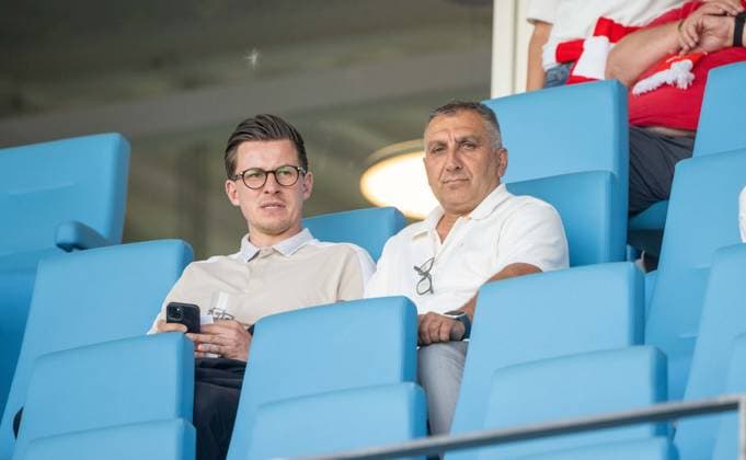Fußball, Herren, Saison 2026 2027, Testspiel, Chemnitzer FC - 1. FC Union Berlin, v. l. Leiter Talententwicklung im NLZ Maximilian Hoffmann (1. FC Union Berlin), Sportdirektor Miroslav Jovic (FC Carl Zeiss Jena) auf der Tribüne, 09.07. 2026, *** Soccer, Men s, 2026–2027 season, friendly match, Chemnitzer FC vs. 1. FC Union Berlin; from left: Maximilian Hoffmann, Head of Talent Development at the NLZ, 1. FC Union Berlin; Miroslav Jovic, sporting director of FC Carl Zeiss Jena, in the stands; July 9, 2026, Copyright: xMatthiasxKochx