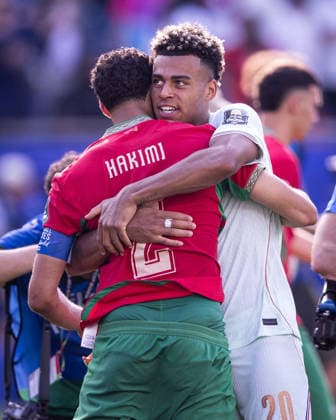 France v Morocco: Quarter Final - FIFA World Cup, WM, Weltmeisterschaft, Fussball 2026 FOXBOROUGH, MA - JULY 9: Achraf Hakimi 2 of Morocco greets Desire Doue 20 of France after the FIFA World Cup 2026 Quarter Final match between France and Morocco at Boston Stadium on July 9, 2026 in Foxborough, USA. (Photo by Victor Monteiro PxImages) Foxborough Boston Stadium MA USA Copyright: xVictorxMonteirox