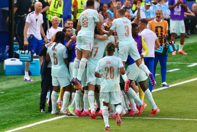 FOXBOROUGH, MASSACHUSETTS - JULY 09: Ousmane Dembele of France celebrates with teammates after scoring his team s second goal during the FIFA World Cup, WM, Weltmeisterschaft, Fussball 2026 Round of 16 match between France and Morocco at Boston Stadium on July 9, 2026 in Foxborough, Massachusetts.  Copyright: xVCGx 111653412336