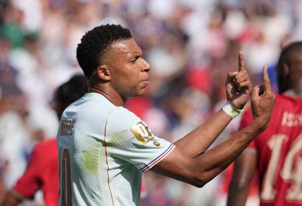 260710 -- BOSTON, July 10, 2026 -- Kylian Mbappe of France reacts after missing a chance to score during the quarter final match between France and Morocco at the 2026 FIFA World Cup, WM, Weltmeisterschaft, Fussball at Boston Stadium in Boston, the United States, July 9, 2026. SPU.S.-BOSTON-FOOTBALL-FIFA WORLD CUP-QUARTER FINAL-FRA VS MAR LuixSiuxWai  (SP)U.S.-BOSTON-FOOTBALL-FIFA WORLD CUP-QUARTER FINAL-FRA VS MAR IMAGO LuixSiuxWai  imago images 0861206068