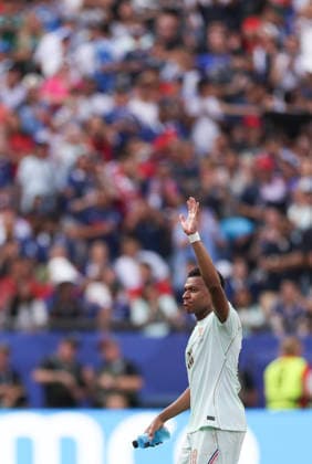 260710 -- BOSTON, July 10, 2026 -- Kylian Mbappe of France is substituted off during the quarter final match between France and Morocco at the 2026 FIFA World Cup, WM, Weltmeisterschaft, Fussball at Boston Stadium in Boston, the United States, July 9, 2026. SPU.S.-BOSTON-FOOTBALL-FIFA WORLD CUP-QUARTER FINAL-FRA VS MAR XuxZijian  (SP)U.S.-BOSTON-FOOTBALL-FIFA WORLD CUP-QUARTER FINAL-FRA VS MAR IMAGO XuxZijian  imago images 0861210179