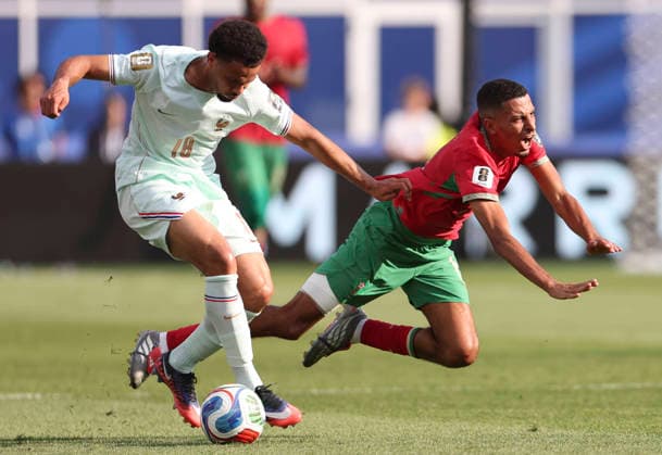 260710 -- BOSTON, July 10, 2026 -- Warren Zaire Emery L of France vies with Azzedine Ounahi of Morocco during the quarter final match between France and Morocco at the 2026 FIFA World Cup, WM, Weltmeisterschaft, Fussball at Boston Stadium in Boston, the United States, July 9, 2026. SPU.S.-BOSTON-FOOTBALL-FIFA WORLD CUP-QUARTER FINAL-FRA VS MAR ZhangxChen  (SP)U.S.-BOSTON-FOOTBALL-FIFA WORLD CUP-QUARTER FINAL-FRA VS MAR IMAGO ZhangxChen  imago images 0861210663