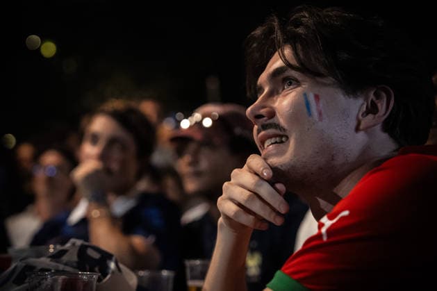 (260710) -- PARIS, July 10, 2026 -- A fan watches a broadcast of the 2026 FIFA World Cup, WM, Weltmeisterschaft, Fussball quarterfinal football match between France and Morocco in Paris, France, July 9, 2026. (Photo by Xinhua) (SP)FRANCE-PARIS-FIFA WORLD CUP-FRANCE VS MOROCCO-FANS AurelienxMorissard 