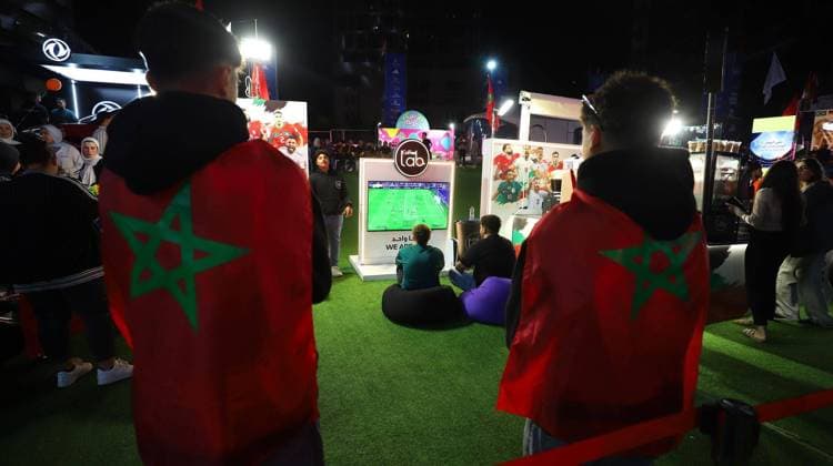 July 9, 2026, Al-Bireh, Palestine, State of: AL-BIREH, WEST BANK oÃ¢ July 10, 2026: Palestinians gather in the city of Al-Bireh to watch the first half of the FIFA World Cup, WM, Weltmeisterschaft, Fussball 2026 quarterfinal match between France and Morocco during a public screening. Fans followed the match in a lively atmosphere as supporters of both teams hoped to see their side secure a place in the tournament semifinals. Tariq Khamayseh JNA Press. Al-Bireh Palestine, State of  - ZUMAq101 20260709_zna_q101_102 Copyright: xTariqxHamedxKhamaysehx Palestinians Gather In Al-Bireh To Watch FranceÃ¢â‚¬Morocco World Cup Quarterfinal  - ZUMA0861 0861208758st Copyright: xIMAGO TariqxHamedxKhamaysehx