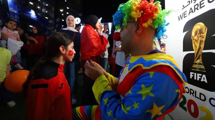 July 9, 2026, Al-Bireh, Palestine, State of: AL-BIREH, WEST BANK oÃ¢ July 10, 2026: Palestinians gather in the city of Al-Bireh to watch the first half of the FIFA World Cup, WM, Weltmeisterschaft, Fussball 2026 quarterfinal match between France and Morocco during a public screening. Fans followed the match in a lively atmosphere as supporters of both teams hoped to see their side secure a place in the tournament semifinals. Tariq Khamayseh JNA Press. Al-Bireh Palestine, State of  - ZUMAq101 20260709_zna_q101_103 Copyright: xTariqxHamedxKhamaysehx Palestinians Gather In Al-Bireh To Watch FranceÃ¢â‚¬Morocco World Cup Quarterfinal  - ZUMA0861 0861208759st Copyright: xIMAGO TariqxHamedxKhamaysehx