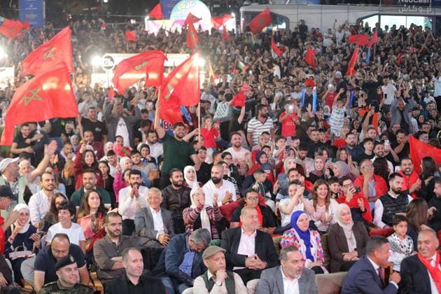 July 9, 2026, Al-Bireh, Palestine, State of: AL-BIREH, WEST BANK oÃ¢ July 10, 2026: Palestinians gather in the city of Al-Bireh to watch the first half of the FIFA World Cup, WM, Weltmeisterschaft, Fussball 2026 quarterfinal match between France and Morocco during a public screening. Fans followed the match in a lively atmosphere as supporters of both teams hoped to see their side secure a place in the tournament semifinals. Tariq Khamayseh JNA Press. Al-Bireh Palestine, State of  - ZUMAq101 20260709_zna_q101_107 Copyright: xTariqxHamedxKhamaysehx Palestinians Gather In Al-Bireh To Watch FranceÃ¢â‚¬Morocco World Cup Quarterfinal  - ZUMA0861 0861208765st Copyright: xIMAGO TariqxHamedxKhamaysehx