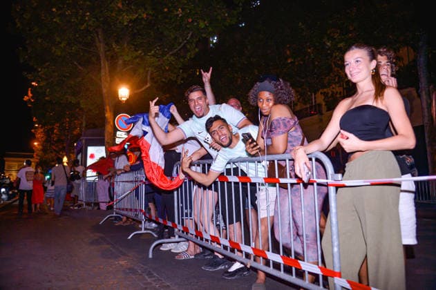 NEWS: Ambiance dans les rues de Paris pour le match France vs Maroc, quart de finale de la coupe du monde 2026 - 09 07 2026 Illustration d™apres match ParisFrance  Copyright: xBaptistexAutissierx