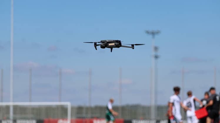 09.07.2026, xrekx, Fussball Testspiel, SV Wehen Wiesbaden - FC 08 Homburg v.l. Videodrohne bei der Spielanalyse, Drohne, Videodrohne, Spielanalyse, Videoanalyse, Taktikanalyse, Kameradrohne (DFL DFB REGULATIONS PROHIBIT ANY USE OF PHOTOGRAPHS as IMAGE SEQUENCES and or QUASI-VIDEO) Taunustein-Wehen *** July 9, 2026, xrekx, Soccer Friendly Match, SV Wehen Wiesbaden vs. FC 08 Homburg – Video drone used for game analysis, drone, video drone, game analysis, video analysis, tactical analysis, Camera drone DFL DFB REGULATIONS PROHIBIT ANY USE OF PHOTOGRAPHS as IMAGE SEQUENCES and or QUASI-VIDEO Taunustein Wehen