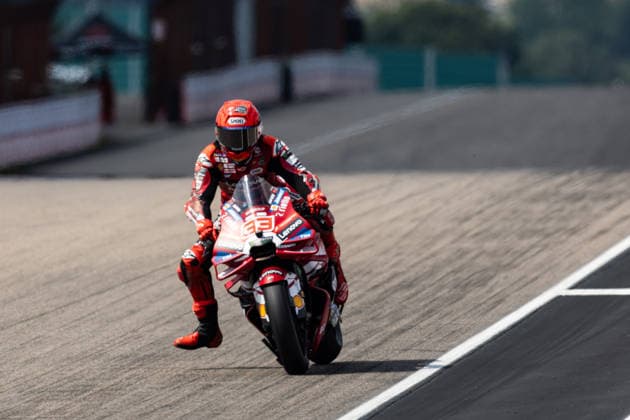 Sport Bilder des Tages GER, Großer Preis von Deutschland, MotoGP. 11. Lauf, FIM Motorrad-Weltmeisterschaft. 10.07.2026, Sachsenring, Hohenstein-Ernstthal, GER, Großer Preis von Deutschland, MotoGP. 11. Lauf, FIM Motorrad-Weltmeisterschaft. 93, Marc Marquez, Ducati Lenovo Team Â Foto: Alexander Trienitz Hohenstein-Ernstthal Sachsenring Sachsen Deutschland *** GER, German Grand Prix, MotoGP Round 11, FIM Motorcycle World Championship, July 10, 2026, Sachsenring, Hohenstein Ernstthal, GER, German Grand Prix, MotoGP Round 11, FIM Motorcycle World Championship 93, Marc Marquez, Ducati Lenovo Team. Photo by Alexander Trienitz, Hohenstein Ernstthal, Sachsenring, Saxony, Germany