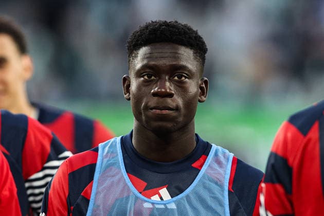 Bara Sapoko Ndiaye (FC Bayern München,39) - 1. Fussball Bundesliga Saison 2025-2026 Punktspiel VfL Wolfsburg vs. FC Bayern München in der Volkswagen Arena in Wolfsburg - Fussball,Deutschland,Mann,Männer,09.05.2026 *** Bara Sapoko Ndiaye, FC Bayern Munich, 39 1, Bundesliga 2025–2026 season, league match between VfL Wolfsburg and FC Bayern Munich at the Volkswagen Arena in Wolfsburg, soccer, Germany, man, men, May 9, 2026