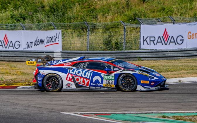 Der Lamborghini Huracán GT3 Evo 2 163 von Liqui Moly Team Engstler Motorsport mit John Paul Southern und Jonas Karklys durchfährt eine Kurve am Nürburgring. Das Fahrzeug trägt die Startnummer 163 mit den Hauptsponsoren Liqui Moly, Kramski, NordVPN und DEKRA. Lamborghini Huracán GT3 Evo 2 163 von Southern Karklys (Liqui Moly Team Engstler) am Nürburgring *** The Lamborghini Huracán GT3 Evo 2 163 from Liqui Moly Team Engstler Motorsport, driven by John Paul Southern and Jonas Karklys, navigates a turn at the Nürburgring. The car bears start number 163 and features main sponsors Liqui Moly, Kramski, NordVPN, and DEKRA Lamborghini Huracán GT3 Evo 2 No. 163 driven by Southern and Karklys for Liqui Moly Team Engstler at the Nürburgring Copyright: xMichaelxSchäferx