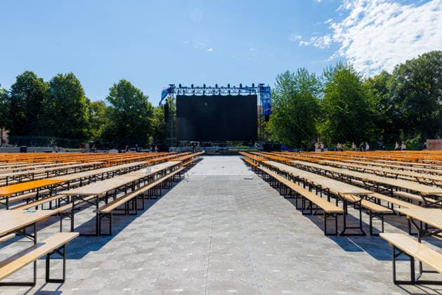 Forberedelser for kvartfinalen Norge - England i VM Oslo 20260710. Fotballfesten gjor klar til a vise kamp pa Frogner Stadion pa lordag. Det er ventet mye folk pa Frogner Stadion lordag i forbindelse med kvartfinalen i VM mellom Norge og England. Foto: Amanda Pedersen Giske NTB Oslo Norge EDITORIAL USE ONLY. RESTRICTED USE FOR BETTING COMPANIES Ref:0861258540st.jpg *** Preparations for the Norway vs. England World Cup quarterfinal in Oslo, July 10, 2026. The soccer festival is getting ready to host the match at Frogner Stadium on Saturday. Large crowds are expected at Frogner Stadium on Saturday for the World Cup quarterfinal between Norway and England. Photo: Amanda Pedersen Giske, NTB Oslo, Norway EDITORIAL USE ONLY RESTRICTED USE FOR BETTING COMPANIES  Copyright: xAmandaxPedersenxGiskex xNTBx