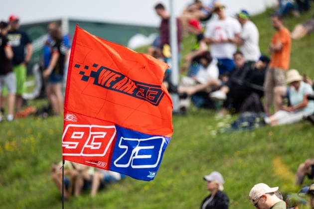 GER, Großer Preis von Deutschland, MotoGP. 11. Lauf, FIM Motorrad-Weltmeisterschaft. 10.07.2026, Sachsenring, Hohenstein-Ernstthal, GER, Großer Preis von Deutschland, MotoGP. 11. Lauf, FIM Motorrad-Weltmeisterschaft. Flagge von 93, Marc Marquez, Ducati Lenovo Team, 73, Alex Marquez, BK8 Gresini Racing MotoGP Â Foto: Alexander Trienitz Hohenstein-Ernstthal Sachsenring Sachsen Deutschland *** GER, German Grand Prix, MotoGP Round 11, FIM Motorcycle World Championship, July 10, 2026, Sachsenring, Hohenstein Ernstthal, GER, German Grand Prix, MotoGP Round 11, FIM Motorcycle World Championship, 93, Marc Marquez, Ducati Lenovo Team, 73, Alex Marquez, BK8 Gresini Racing MotoGP. Photo by Alexander Trienitz, Hohenstein Ernstthal, Sachsenring, Saxony, Germany