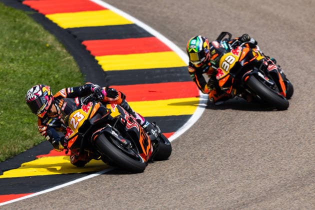 GER, Großer Preis von Deutschland, MotoGP. 11. Lauf, FIM Motorrad-Weltmeisterschaft. 10.07.2026, Sachsenring, Hohenstein-Ernstthal, GER, Großer Preis von Deutschland, MotoGP. 11. Lauf, FIM Motorrad-Weltmeisterschaft. 23, Enea Bastianini, Red Bull KTM Tech3, 33, Brad Binder, Red Bull KTM Factory Racing Â Foto: Alexander Trienitz Hohenstein-Ernstthal Sachsenring Sachsen Deutschland *** GER, German Grand Prix, MotoGP Round 11, FIM Motorcycle World Championship, July 10, 2026, Sachsenring, Hohenstein Ernstthal, GER, German Grand Prix, MotoGP Round 11, FIM Motorcycle World Championship 23, Enea Bastianini, Red Bull KTM Tech3, 33, Brad Binder, Red Bull KTM Factory Racing. Photo by Alexander Trienitz, Hohenstein Ernstthal, Sachsenring, Saxony, Germany