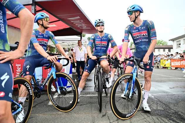 Tour de France 2026 Stage 7 BORDEAUX, FRANCE - JULY 10 : Stuyven Jasper (BEL) of Soudal Quick-Step, Merlier Tim (BEL) of Soudal Quick-Step, Eenkhoorn Pascal (NED) of Soudal Quick-Step during stage 7 of the 113rd edition of Tour de France an UCI World Tour 2.UWT cycling road race stage for Men Elite of 175 km with start in Hagetmau and finish in Bordeaux on July 10, 2026 in Bordeaux, France, 10 07 2026 Bordeaux France  Copyright: xPeterxDexVoechtx