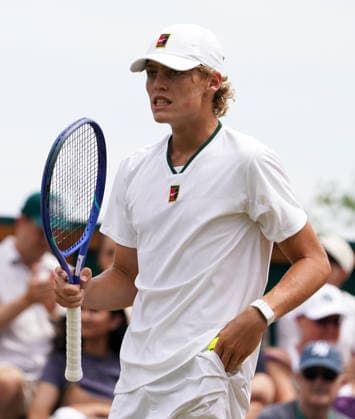 Tennis - 2026 Wimbledon Championships - Day Eleven (Week Two) - All England Lawn Tennis & Croquet Club, London - Friday 10th July 2026 Boys singles : Cruz Hewitt (AUS) v Thijs Boogaard (NED Cruz Hewitt (AUS) COLORSPORT ANDREW COWIE 