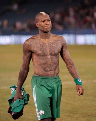 USA SOCCER MATCH OF THE TITANS AC Milan v Panathinaikos epa02276358 Panathinaikos F.C. s Djibril Cisse walks off of the field after their match against the AC Milan in the Match of the Titans! at Silverdome in Pontiac, Michigan, USA on 06 August 2010. This is the first time these two teams have met in North America, and it will serve as their warm up for the UEFA Champions League. The match ended 5-4 for AC Milan after penalty shootout following a 0-0 draw after ninety minutes. Pontiac United States  Copyright: xJEFFxKOWALSKYx