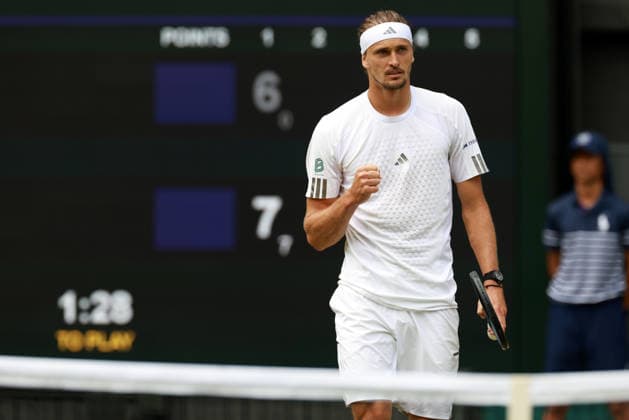 Alexander Zverev celebrates winning the first set during his semi final match Wimbledon Tennis Championships, Day 12, The All England Lawn Tennis and Croquet Club, London, UK - 10 Jul 2026London The All England Lawn Tennis and United Kingdom  Copyright: xJamesxMarsh Shutterstockx 16981029av
