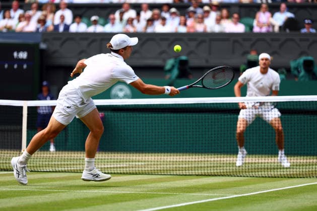 Arthur Fery and Alexander Zverev during their semi final match Wimbledon Tennis Championships, Day 12, The All England Lawn Tennis and Croquet Club, London, UK - 10 Jul 2026London The All England Lawn Tennis and United Kingdom  Copyright: xJamesxMarsh Shutterstockx 16981029bc