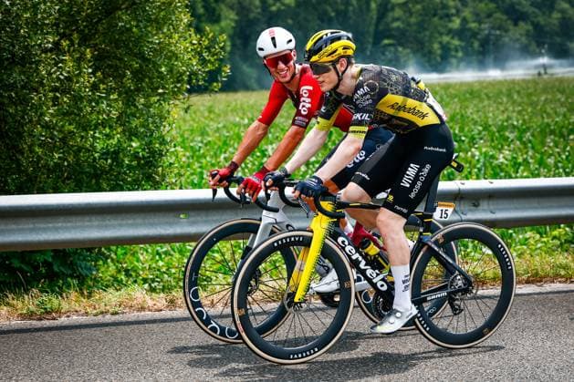 Dutch Huub Artz of Lotto Intermarche and Norwegian Per Strand Hagenes of Team Visma-Lease a Bike pictured in action during stage 7 of the 2026 Tour de France cycling race, 175km from Hagetmau to Bordeaux, on Friday 10 July 2026. The 113th edition of the Tour de France starts on Saturday 4 July in Barcelona, Spain, and will finish in Paris, France on the 26th of July. POOLxLUCAxBETTINI  x180876833x