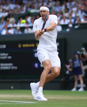Wimbledon Championships 2026, Day 12, AELTC Wimbledon, London, UK - 10 07 2026 Alexander Zverev (GER) in action during his semi Final match against Arthur Fery (GBR) in the 2026 Wimbledon Championships at the AELTC London London AELTC Wimbledon London GBR, UK NEWSPAPERS OUT Copyright: xMarkxGreenwoodx