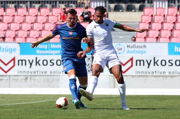 10.07.2026, xrekx, Fussball Testspiel, SV Sandhausen - 1. FC Kaiserslautern v.l. Mergim Berisha (1.FC Kaiserslautern) Yannick Osee (SV Sandhausen) Zweikampf, Aktion, action, battle for the ball (DFL DFB REGULATIONS PROHIBIT ANY USE OF PHOTOGRAPHS as IMAGE SEQUENCES and or QUASI-VIDEO) Sandhausen *** July 10, 2026, xrekx, Soccer Friendly Match, SV Sandhausen vs. 1. FC Kaiserslautern v l Mergim Berisha 1. FC Kaiserslautern Yannick Osee SV Sandhausen Tackle, Action, battle for the ball. DFL and DFB regulations prohibit any use of photographs as image sequences and or quasi-video. Sandhausen