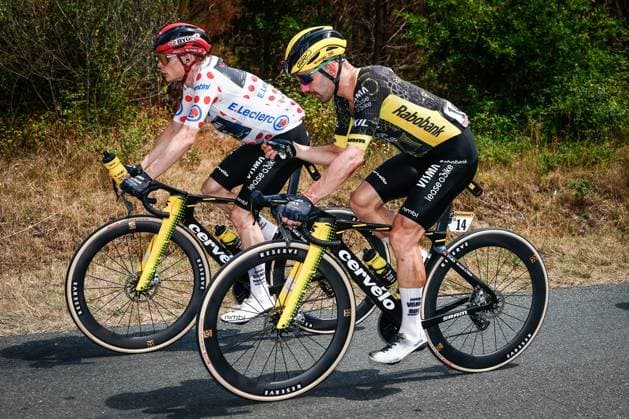 Danish Jonas Vingegaard of Team Visma-Lease a Bike and Belgian Victor Campenaerts of Team Visma-Lease a Bike pictured in action during stage 7 of the 2026 Tour de France cycling race, 175km from Hagetmau to Bordeaux, on Friday 10 July 2026. The 113th edition of the Tour de France starts on Saturday 4 July in Barcelona, Spain, and will finish in Paris, France on the 26th of July. POOLxLUCAxBETTINI  x180880659x