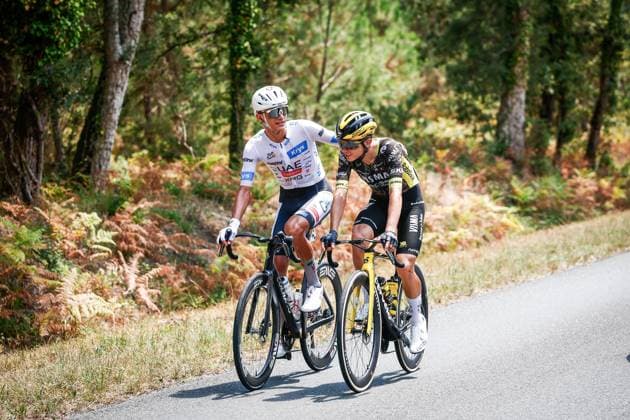 Mexican Isaac Del Toro of UAE Team Emirates XRG and Italian Davide Piganzoli of Team Visma-Lease a Bike pictured in action during stage 7 of the 2026 Tour de France cycling race, 175km from Hagetmau to Bordeaux, on Friday 10 July 2026. The 113th edition of the Tour de France starts on Saturday 4 July in Barcelona, Spain, and will finish in Paris, France on the 26th of July. POOLxLUCAxBETTINI  x180881939x