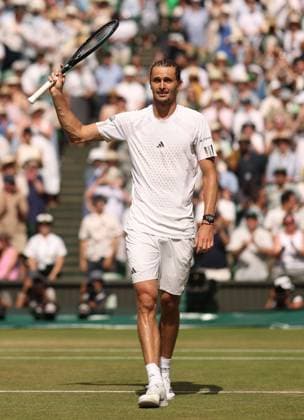 Alexander Zverev celebrates victory after his Semi-Final match Wimbledon Tennis Championships, Day 12, The All England Lawn Tennis and Croquet Club, London, UK - 10 Jul 2026London The All England Lawn Tennis and United Kingdom  Copyright: xEllaxLing Shutterstockx 16981028bt