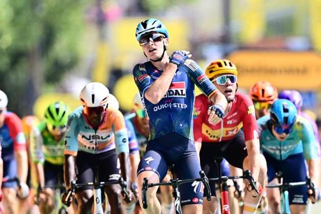 Tour de France 2026 Stage 7 BORDEAUX, FRANCE - JULY 10 : Merlier Tim (BEL) of Soudal Quick-Step wins the sprint, second place for Waerenskjold Soren (NOR) of Uno-X Mobility, third place for Girmay Biniam (ERI) of NSN Cycling Team during stage 7 of the 113rd edition of Tour de France an UCI World Tour 2.UWT cycling road race stage for Men Elite of 175 km with start in Hagetmau and finish in Bordeaux on July 10, 2026 in Bordeaux, France, 10 07 2026 Bordeaux France  Copyright: xLucaxBettinix