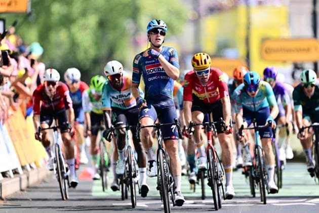 Tour de France 2026 Stage 7 BORDEAUX, FRANCE - JULY 10 : Merlier Tim (BEL) of Soudal Quick-Step wins the sprint, second place for Waerenskjold Soren (NOR) of Uno-X Mobility, third place for Girmay Biniam (ERI) of NSN Cycling Team during stage 7 of the 113rd edition of Tour de France an UCI World Tour 2.UWT cycling road race stage for Men Elite of 175 km with start in Hagetmau and finish in Bordeaux on July 10, 2026 in Bordeaux, France, 10 07 2026 Bordeaux France  Copyright: xLucaxBettinix