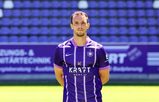 Erz.Aue - Teamfoto Regionalliga Nordost Bastian Strietzel (5, Aue), FC Erzgebirge Aue; Regionalliga Nordost,Ê Porträttermin, 2026 2027, , Aue, 09.07.2026, Erzgebirgsstadion, Fußball, Regionalliga Nordost, Nur für journalistische Zwecke. Only for editorial use! , *** Erz Aue Team Photo, Northeast Regional League, Bastian Strietzel 5, Aue, FC Erzgebirge Aue, Northeast Regional League, Portrait Session, 2026–2027, , Aue, July 9, 2026, Erzgebirgsstadion, Soccer, Northeast Regional League, For editorial use only, Picture Point