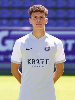 Erz.Aue - Teamfoto Regionalliga Nordost Trainer Theo Kretschmer ( 38, Aue), FC Erzgebirge Aue; Regionalliga Nordost,Ê Porträttermin, 2026 2027, , Aue, 09.07.2026, Erzgebirgsstadion, Fußball, Regionalliga Nordost, Nur für journalistische Zwecke. Only for editorial use! , *** Erz Aue Team Photo, Northeast Regional League, Coach Theo Kretschmer, 38, Aue, FC Erzgebirge Aue, Northeast Regional League, Portrait Session, 2026–2027, , Aue, July 9, 2026, Erzgebirgsstadion, soccer, Northeast Regional League, For editorial use only, Picture Point