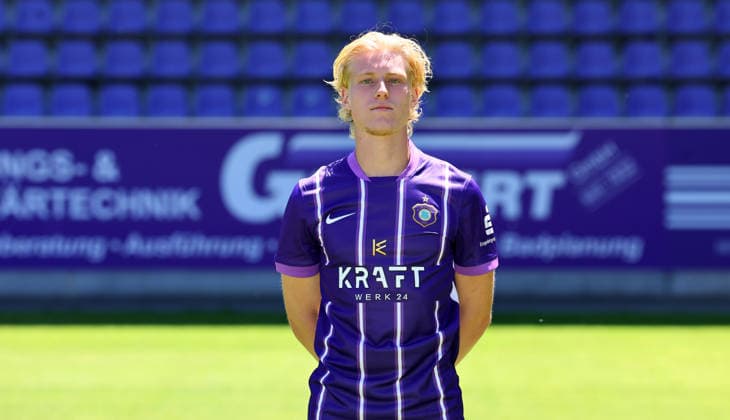 Erz.Aue - Teamfoto Regionalliga Nordost Hugo Kaps (23, Aue), FC Erzgebirge Aue; Regionalliga Nordost,Ê Porträttermin, 2026 2027, , Aue, 09.07.2026, Erzgebirgsstadion, Fußball, Regionalliga Nordost, Nur für journalistische Zwecke. Only for editorial use! , *** Erz Aue Team Photo, Northeast Regional League, Hugo Kaps 23, Aue, FC Erzgebirge Aue, Northeast Regional League, Portrait Session, 2026–2027, , Aue, July 9, 2026, Erzgebirgsstadion, soccer, Northeast Regional League, For editorial use only, Picture Point