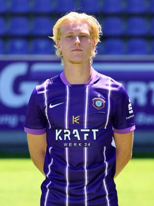 Erz.Aue - Teamfoto Regionalliga Nordost Hugo Kaps (23, Aue), FC Erzgebirge Aue; Regionalliga Nordost,Ê Porträttermin, 2026 2027, , Aue, 09.07.2026, Erzgebirgsstadion, Fußball, Regionalliga Nordost, Nur für journalistische Zwecke. Only for editorial use! , *** Erz Aue Team Photo, Northeast Regional League, Hugo Kaps 23, Aue, FC Erzgebirge Aue, Northeast Regional League, Portrait Session, 2026–2027, , Aue, July 9, 2026, Erzgebirgsstadion, soccer, Northeast Regional League, For editorial use only, Picture Point