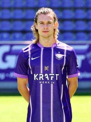 Erz.Aue - Teamfoto Regionalliga Nordost Devin Angleberger (3, Aue), FC Erzgebirge Aue; Regionalliga Nordost,Ê Porträttermin, 2026 2027, , Aue, 09.07.2026, Erzgebirgsstadion, Fußball, Regionalliga Nordost, Nur für journalistische Zwecke. Only for editorial use! , *** Erz Aue Team Photo, Northeast Regional League, Devin Angleberger 3, Aue, FC Erzgebirge Aue, Northeast Regional League, Portrait Session, 2026–2027, , Aue, July 9, 2026, Erzgebirgsstadion, Soccer, Northeast Regional League, For editorial use only, Picture Point