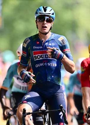 Tour de France 2026 Stage 7 BORDEAUX, FRANCE - JULY 10 : Merlier Tim (BEL) of Soudal Quick-Step wins the sprint during stage 7 of the 113rd edition of Tour de France an UCI World Tour 2.UWT cycling road race stage for Men Elite of 175 km with start in Hagetmau and finish in Bordeaux on July 10, 2026 in Bordeaux, France, 10 07 2026 Bordeaux France  Copyright: xLucaxBettinix