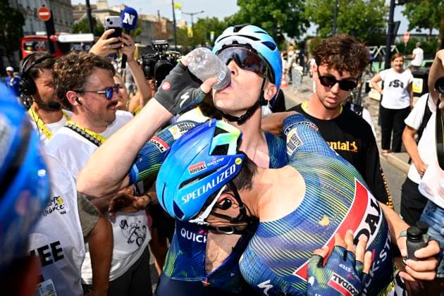 Tour de France 2026 Stage 7 BORDEAUX, FRANCE - JULY 10 : Merlier Tim (BEL) of Soudal Quick-Step celebrates the victory after stage 7 of the 113rd edition of Tour de France an UCI World Tour 2.UWT cycling road race stage for Men Elite of 175 km with start in Hagetmau and finish in Bordeaux on July 10, 2026 in Bordeaux, France, 10 07 2026 Bordeaux France  Copyright: xTomasxSiskx