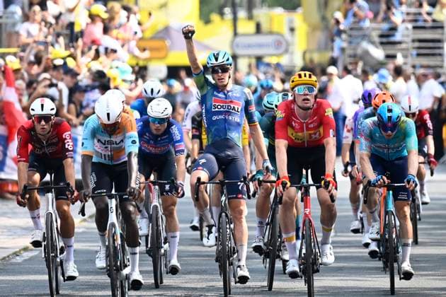 Tour de France 2026 Stage 7 BORDEAUX, FRANCE - JULY 10 : Merlier Tim (BEL) of Soudal Quick-Step wins the sprint, second place for Waerenskjold Soren (NOR) of Uno-X Mobility, third place for Girmay Biniam (ERI) of NSN Cycling Team, Kanter Max (GER) of XDS Astana Team, Philipsen Jasper (BEL) of Alpecin - Premier Tech during stage 7 of the 113rd edition of Tour de France an UCI World Tour 2.UWT cycling road race stage for Men Elite of 175 km with start in Hagetmau and finish in Bordeaux on July 10, 2026 in Bordeaux, France, 10 07 2026 Bordeaux France  Copyright: xTomasxSiskx