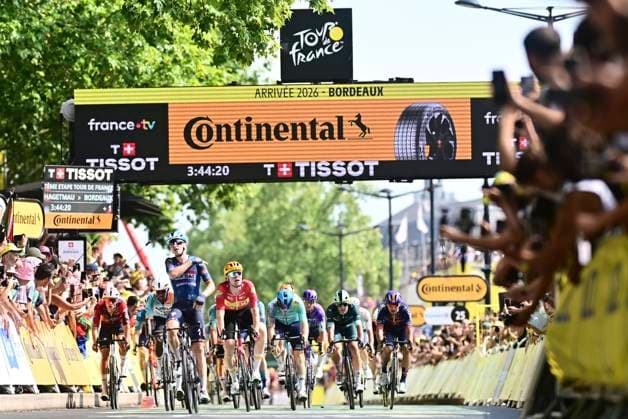 Tour de France 2026 Stage 7 BORDEAUX, FRANCE - JULY 10 : Merlier Tim (BEL) of Soudal Quick-Step wins the sprint, second place for Waerenskjold Soren (NOR) of Uno-X Mobility, third place for Girmay Biniam (ERI) of NSN Cycling Team, Kanter Max (GER) of XDS Astana Team, Philipsen Jasper (BEL) of Alpecin - Premier Tech during stage 7 of the 113rd edition of Tour de France an UCI World Tour 2.UWT cycling road race stage for Men Elite of 175 km with start in Hagetmau and finish in Bordeaux on July 10, 2026 in Bordeaux, France, 10 07 2026 Bordeaux France  Copyright: xPeterxDexVoechtx