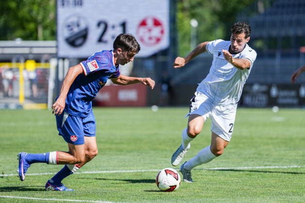 Testspiel: SV Sandhausen vs. 1. FC Kaiserslautern, 10.07.2026 Zweikampf zwischen Owen Gibs (1. FC Kaiserslautern, 43) und Pablo Zahnen Martinez (SV Sandhausen, 21) Testspiel: SV Sandhausen vs. 1. FC Kaiserslautern, Stadion am Hardtwald, 10.07.2026 DFB DFL REGULATIONS PROHIBIT ANY USE OF PHOTOGRAPHS AS IMAGE SEQUENCES AND OR QUASI-VIDEO. *** Friendly Match: SV Sandhausen vs. 1 FC Kaiserslautern, July 10, 2026. A tackle between Owen Gibs of 1 FC Kaiserslautern (No. 43) and Pablo Zahnen Martinez of SV Sandhausen, 21 Friendly match: SV Sandhausen vs. 1 FC Kaiserslautern, Stadion am Hardtwald, July 10, 2026 DFB and DFL regulations prohibit any use of photographs as image sequences and or quasi-video Copyright: xBEAUTIFULxSPORTS Boscox