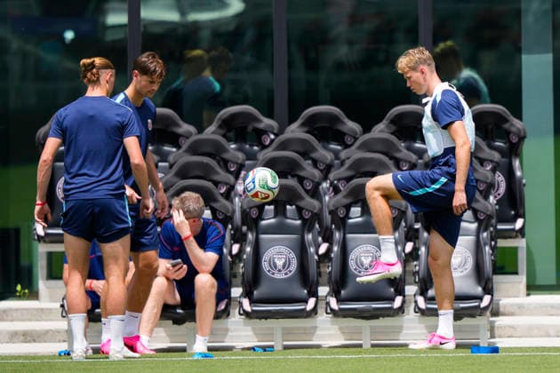 Fotball-VM 2026 Fort Lauderdale, Florida , USA 20260710. Henrik Saelebakke Falchener og Torbjorn Lysaker Heggem pa trening med Norges herrelandslag i fotball pa Inter Miami CF Stadium. Foto: Fredrik Varfjell NTB Fort Lauderdale, Florida USA EDITORIAL USE ONLY. RESTRICTED USE FOR BETTING COMPANIES Ref:_SPOrb7WAPAIvxU.jpg *** 2026 FIFA World Cup, Fort Lauderdale, Florida, USA, July 10, 2026: Henrik Saelebakke Falchener and Torbjorn Lysaker Heggem at training with the Norwegian men’s national soccer team at Inter Miami CF Stadium. Photo: Fredrik Varfjell, NTB, Fort Lauderdale, Florida, USA EDITORIAL USE ONLY RESTRICTED USE FOR BETTING COMPANIES  Copyright: xFredrikxVarfjellx xNTBx