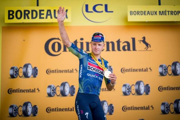 Sport Bilder des Tages Belgian Tim Merlier of Soudal Quick-Step celebrates on the podium after winning the stage 7 of the 2026 Tour de France cycling race, a stage of 175km from Hagetmau to Bordeaux, on Friday 10 July 2026. The 113th edition of the Tour de France starts on Saturday 4 July in Barcelona, Spain, and will finish in Paris, France on the 26th of July. JASPERxJACOBS  x180890366x